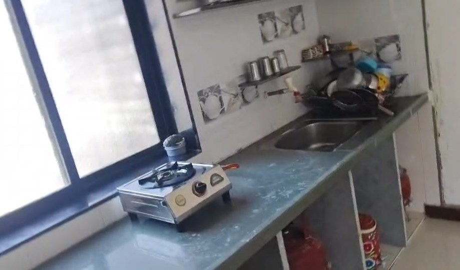 હાથસણી રોડ, મકાન વેચવાનું છે..