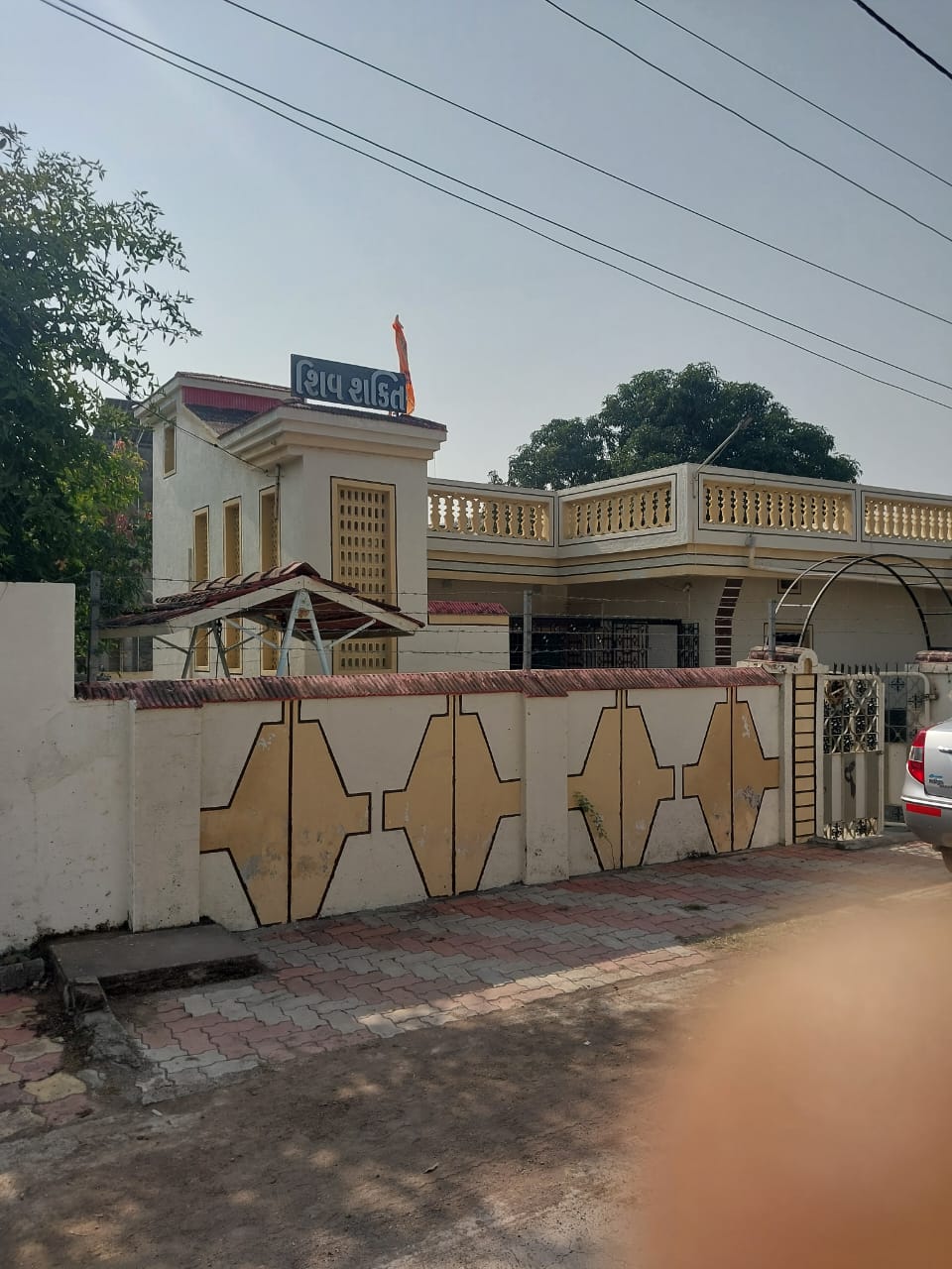 હાથસણી રોડ  મકાન વેચવાનું છે.