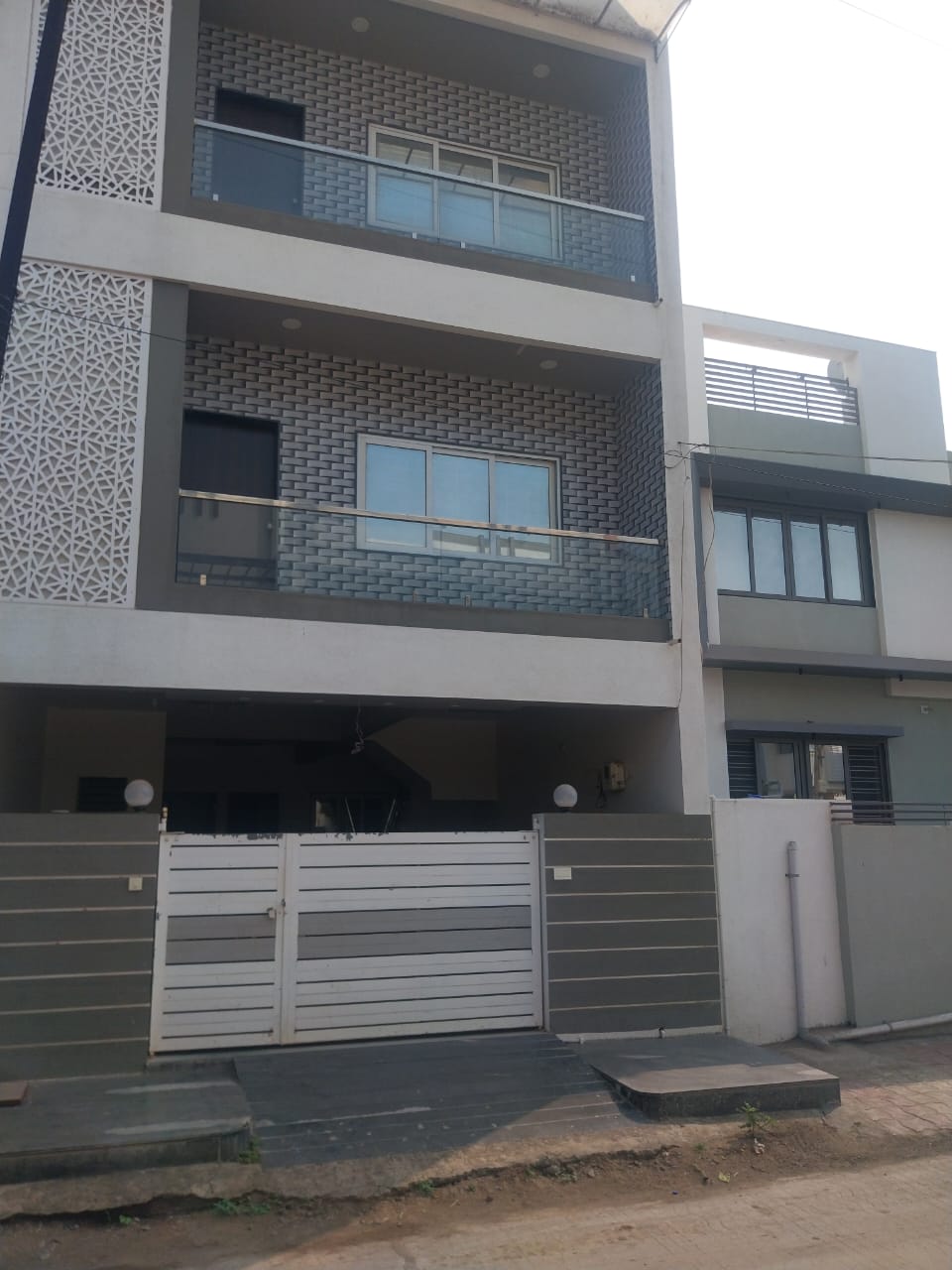 જેસરરોડ, બંગલો વેચવાનો છે...