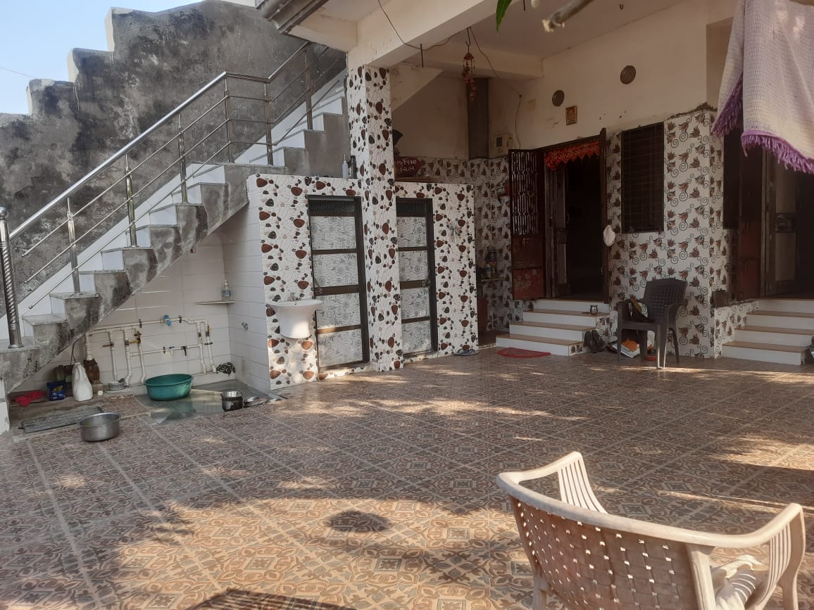 હાથસણી રોડ, મકાન વેચવાનું છે...