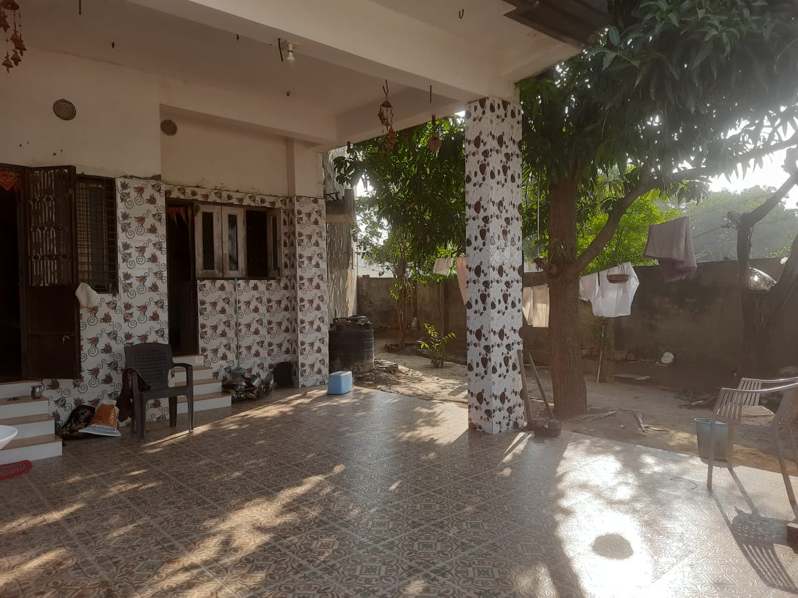 હાથસણી રોડ, મકાન વેચવાનું છે...