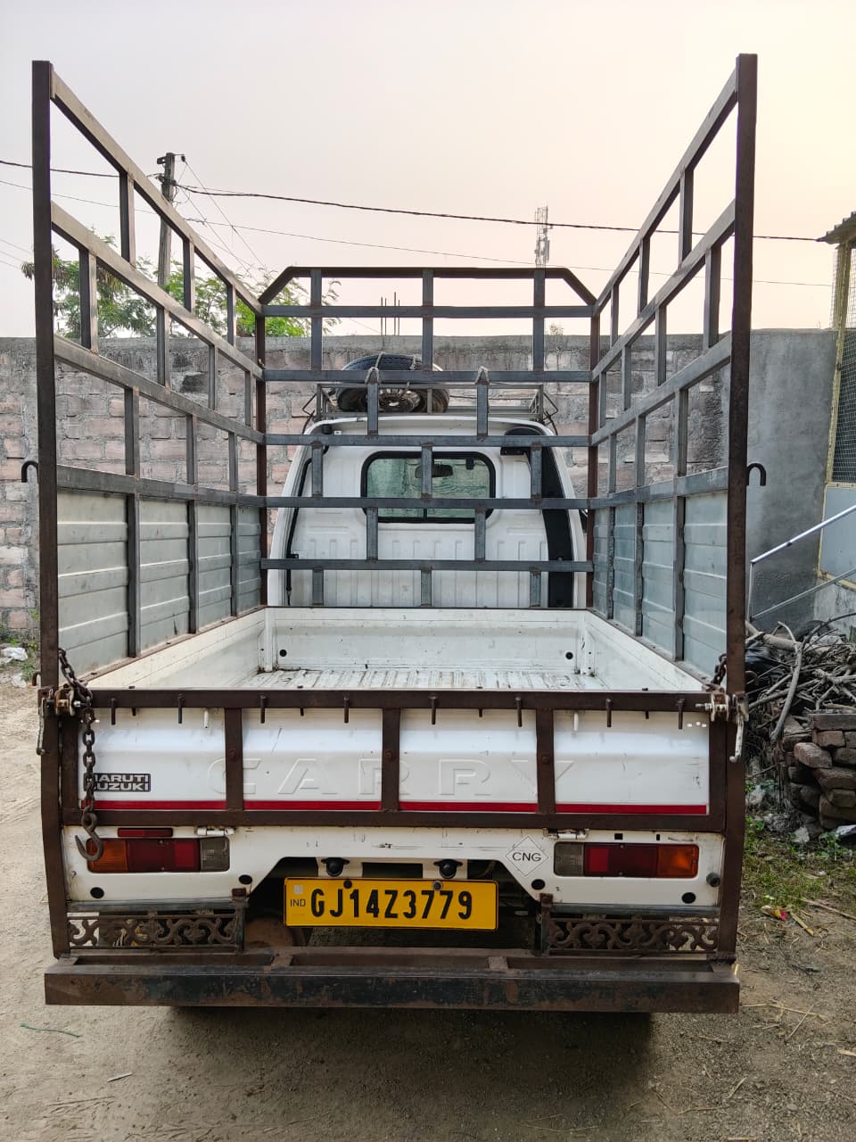 વેચવાની છે...  મારૂતિ સુપર કેરી