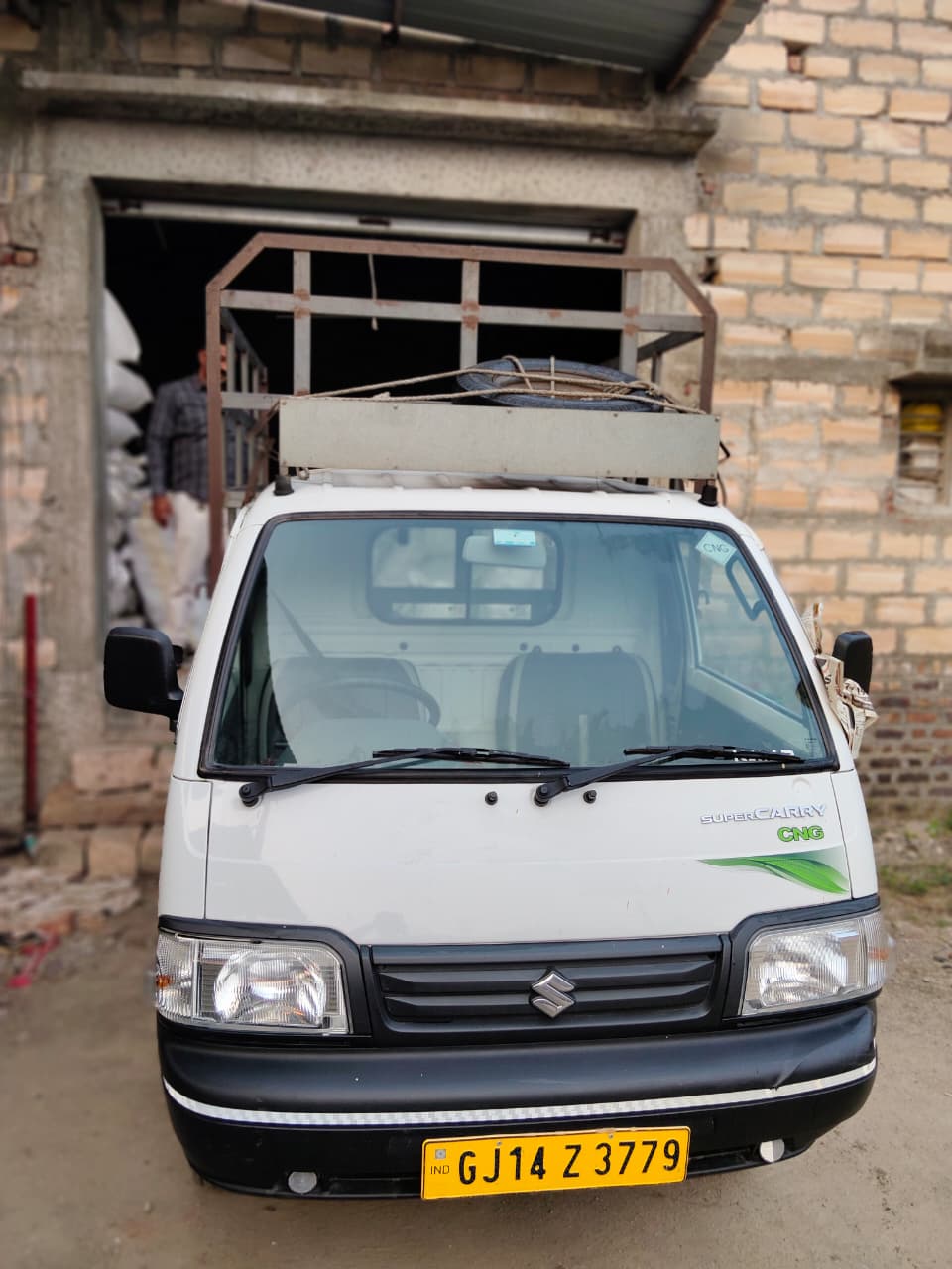 વેચવાની છે...  મારૂતિ સુપર કેરી