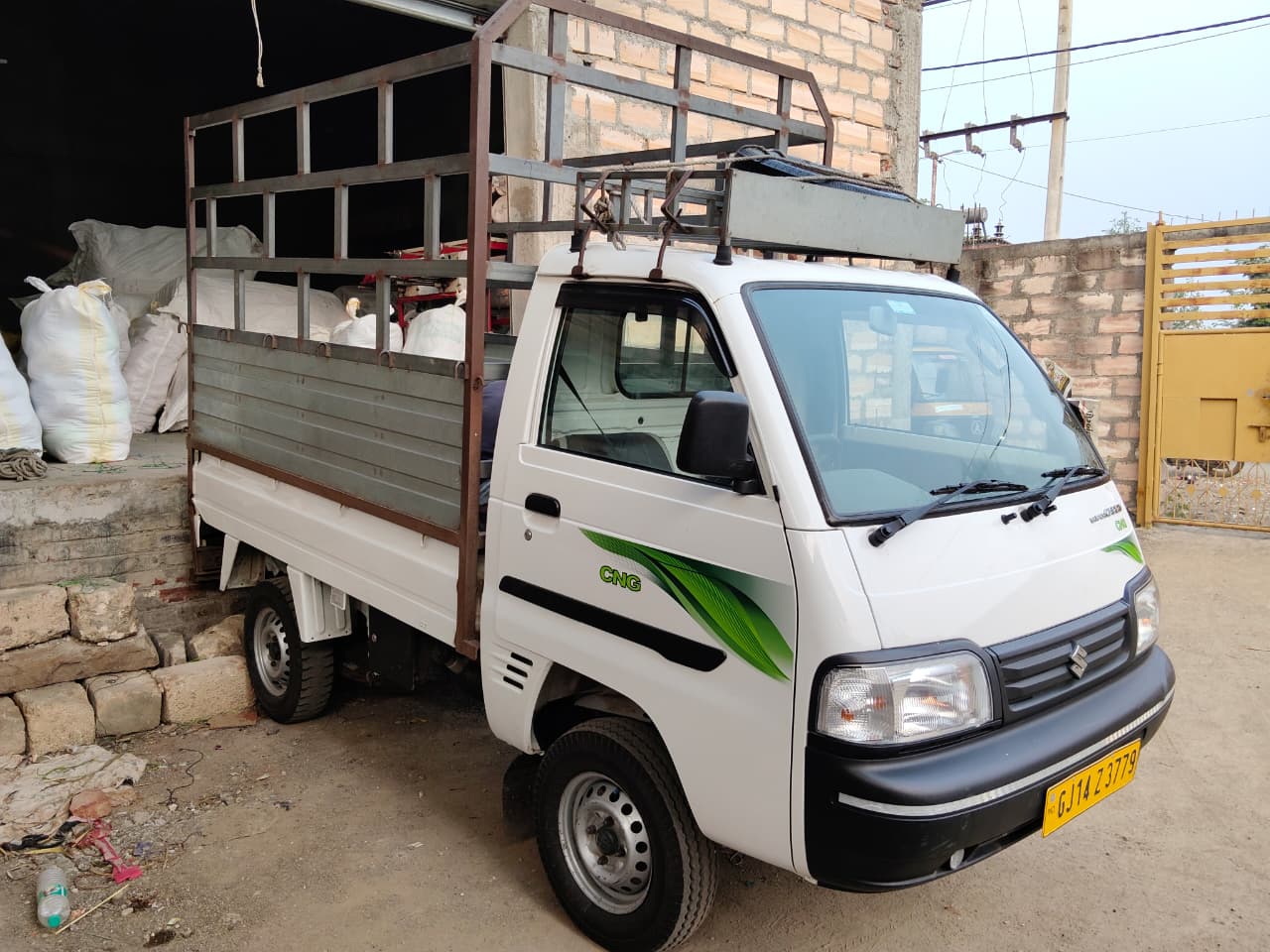 વેચવાની છે...  મારૂતિ સુપર કેરી