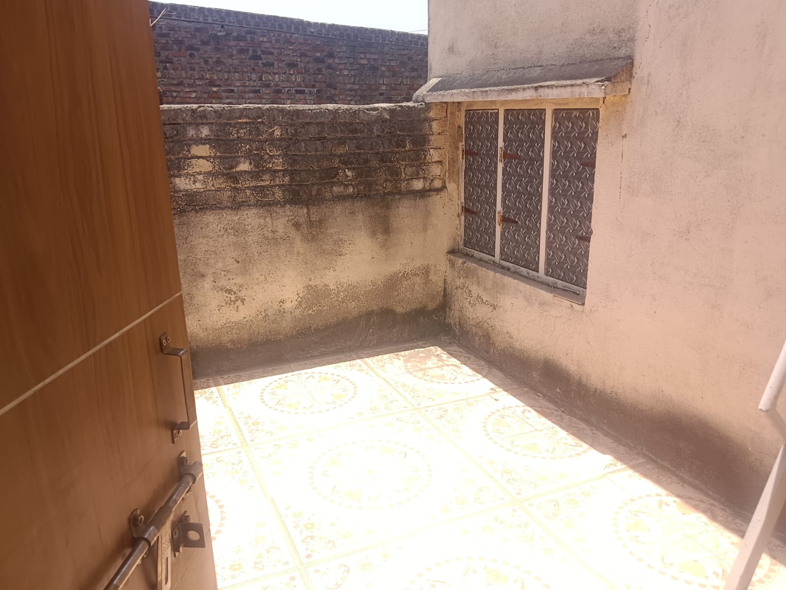 નાગનાથ સોસાયટી, ર માળનું મકાન વેચવાનું છે...