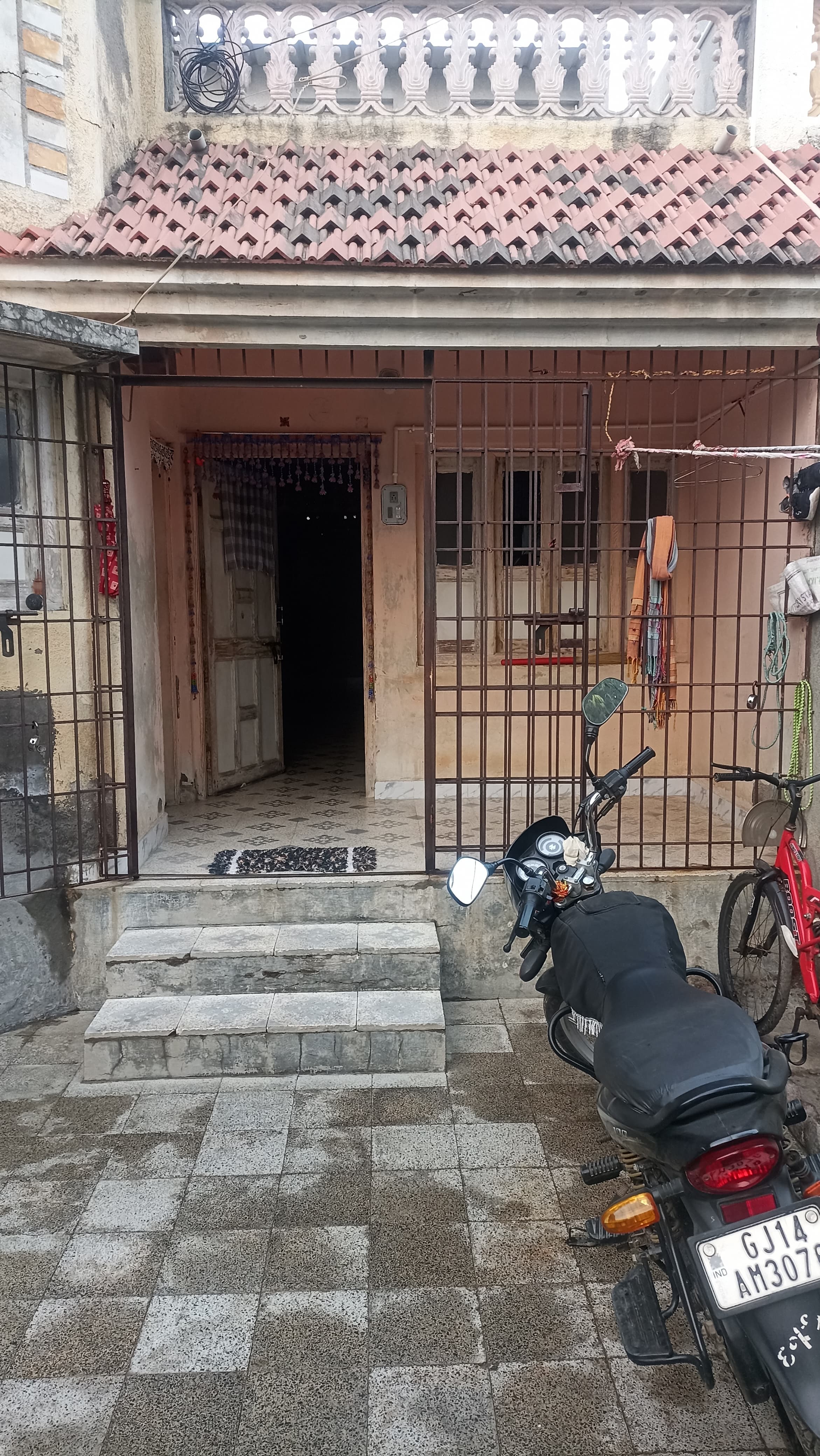 ટેનામેન્ટ વેચવાનું છે...