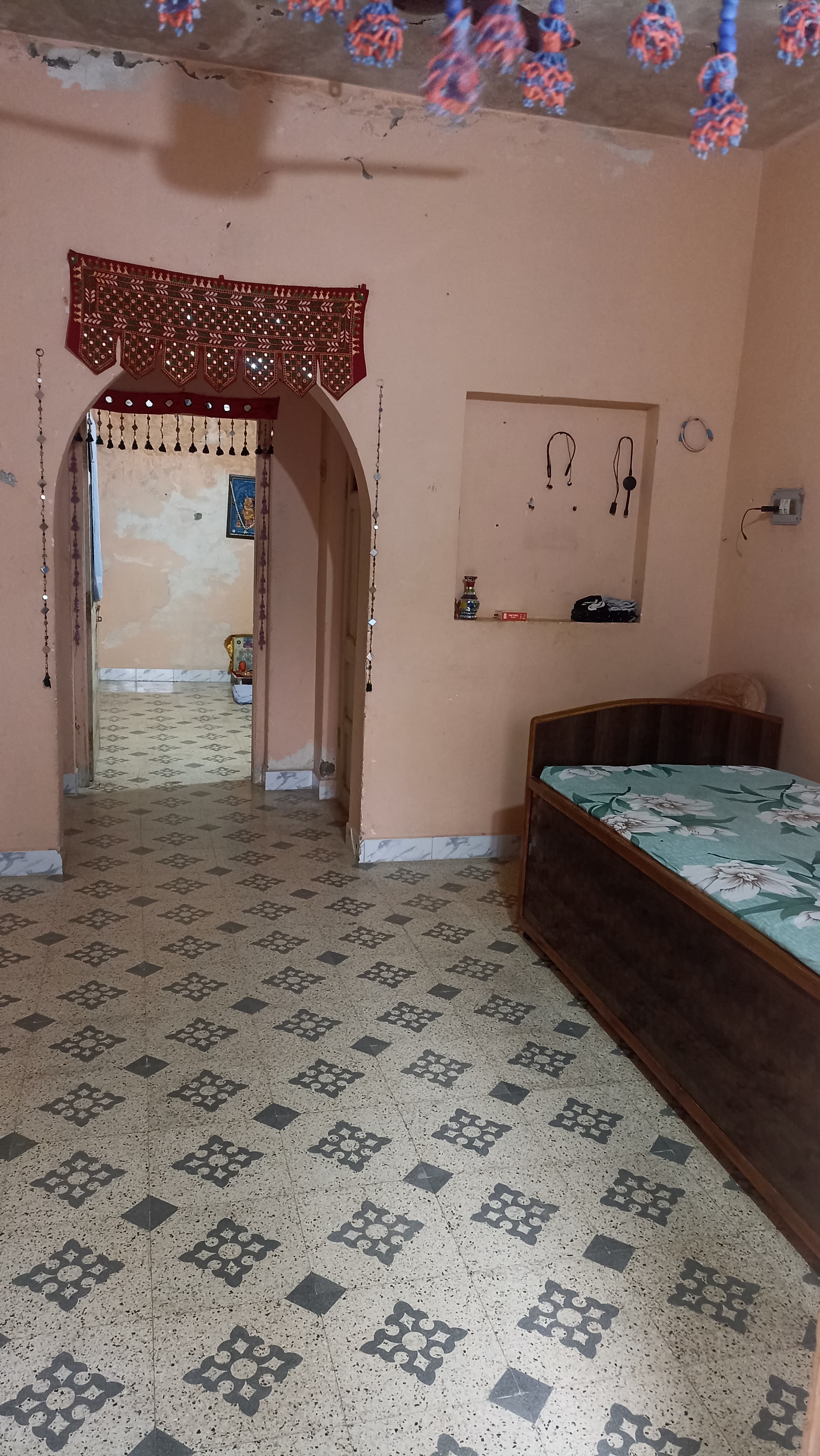 ટેનામેન્ટ વેચવાનું છે...