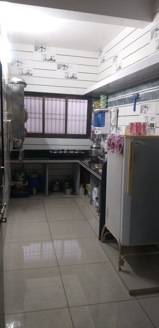 બે માળનું મકાન વેચવાનું છે....