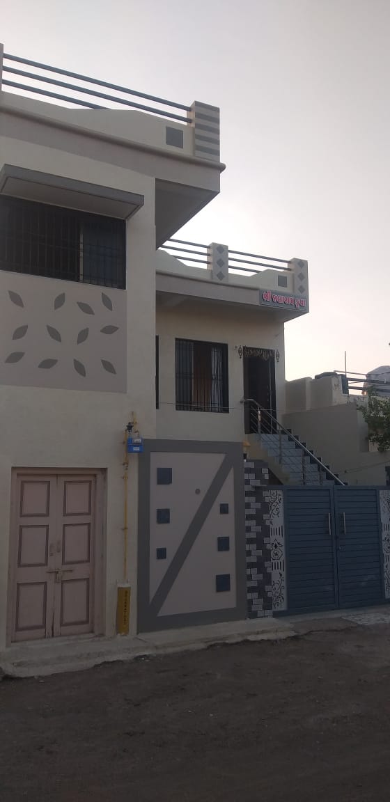 બે માળનું મકાન વેચવાનું છે....