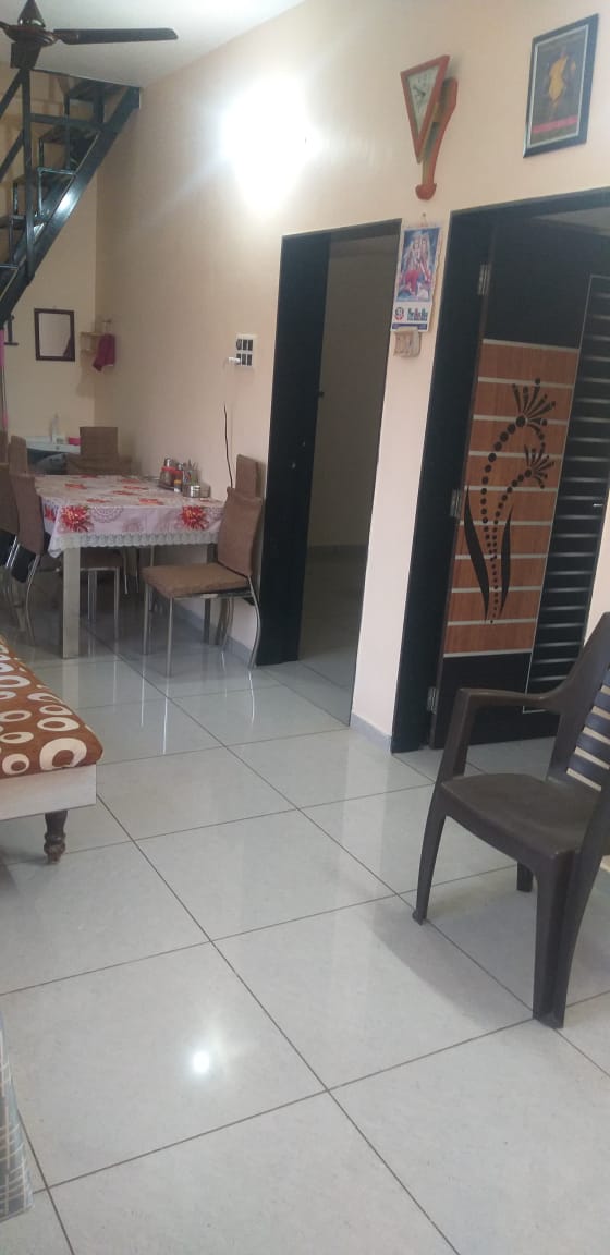 બે માળનું મકાન વેચવાનું છે....
