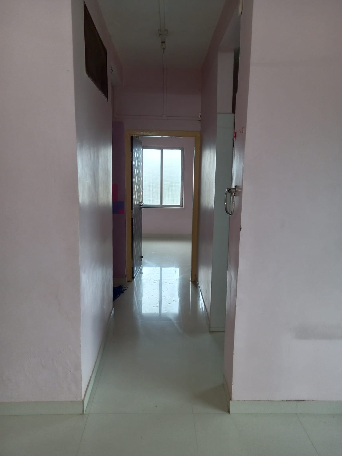 ફુલ ફર્નિશ ફ્લેટ વેચવાનો છે.