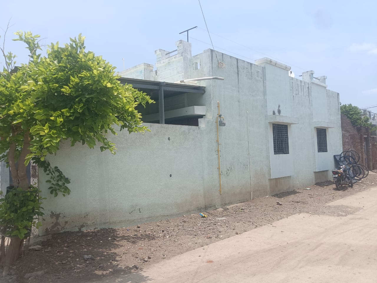 મકાન વેચવાનું છે.