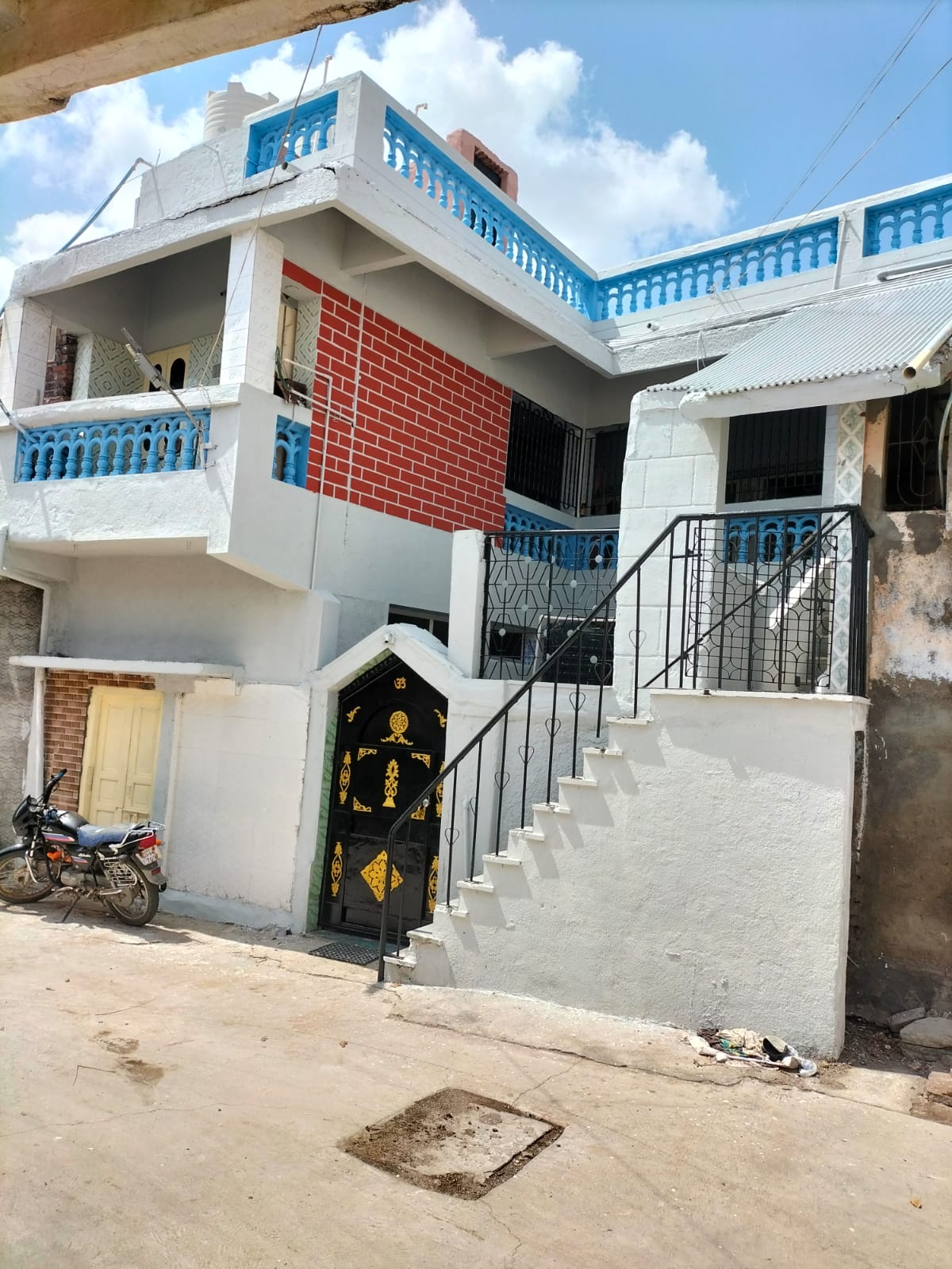 મણીભાઈ ચોક મકાન વેચવાનું છે..