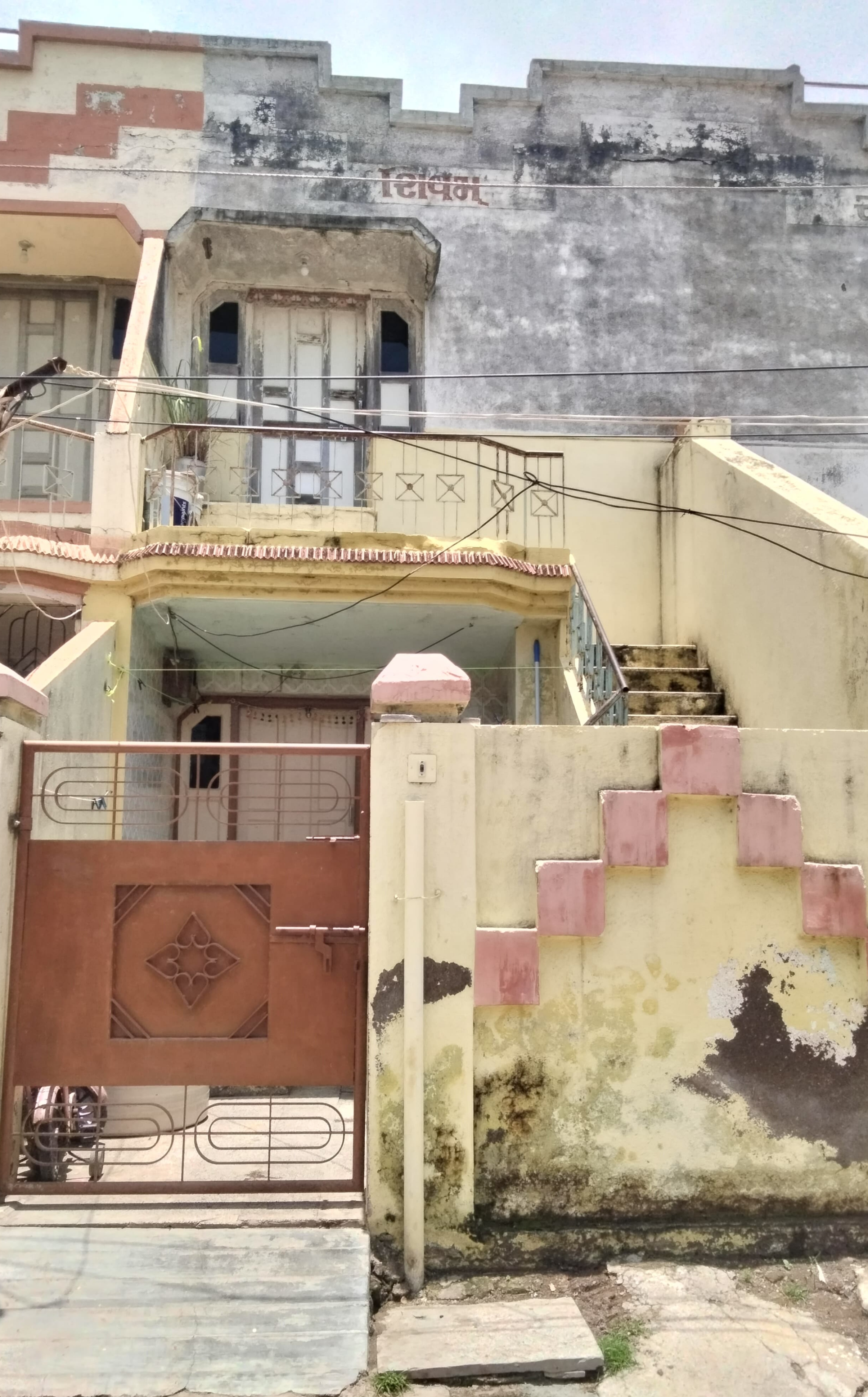 રો હાઉસ ટાઇપ મકાન "શિવમ" વેચવાનું છે