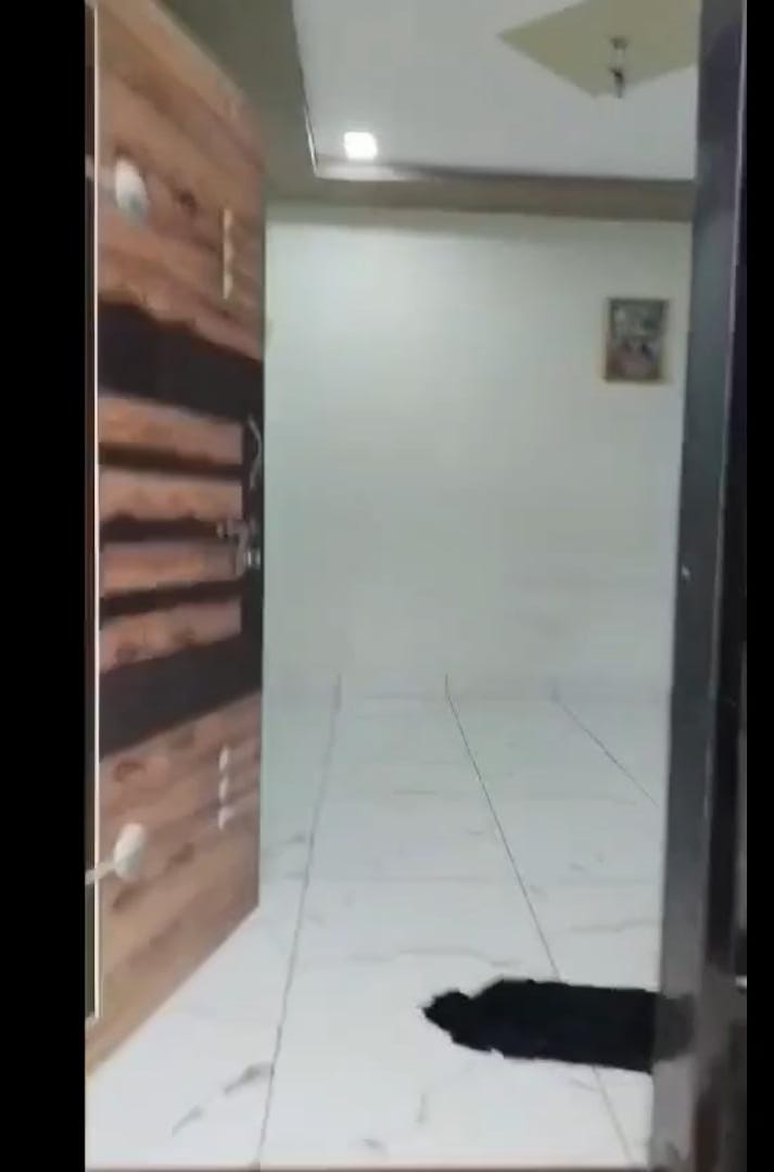 મહુવારોડ, બે માળનું મકાન વેચવાનું છે.