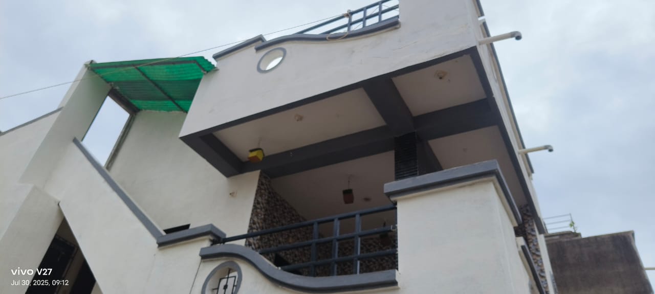 મધુવન સોસાયટી મકાન વેચવાનું છે..